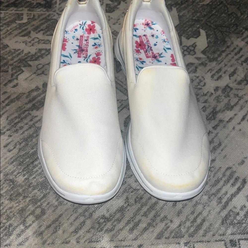 Skechers Women's white Slip-On Sneakers size 9.5